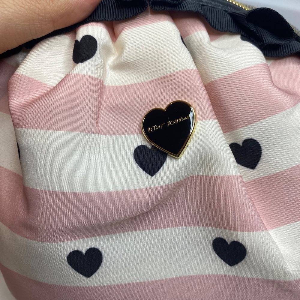 Betsey Johnson Cosmetic Bag Makeup Bag Hearts Stripes NWT - Picture 2 of 12